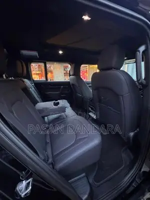 Land Rover Defender 2026