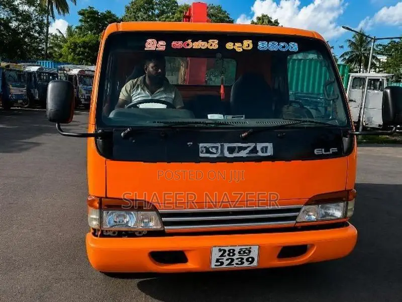 Isuzu NPR71H Boom Truck 1995