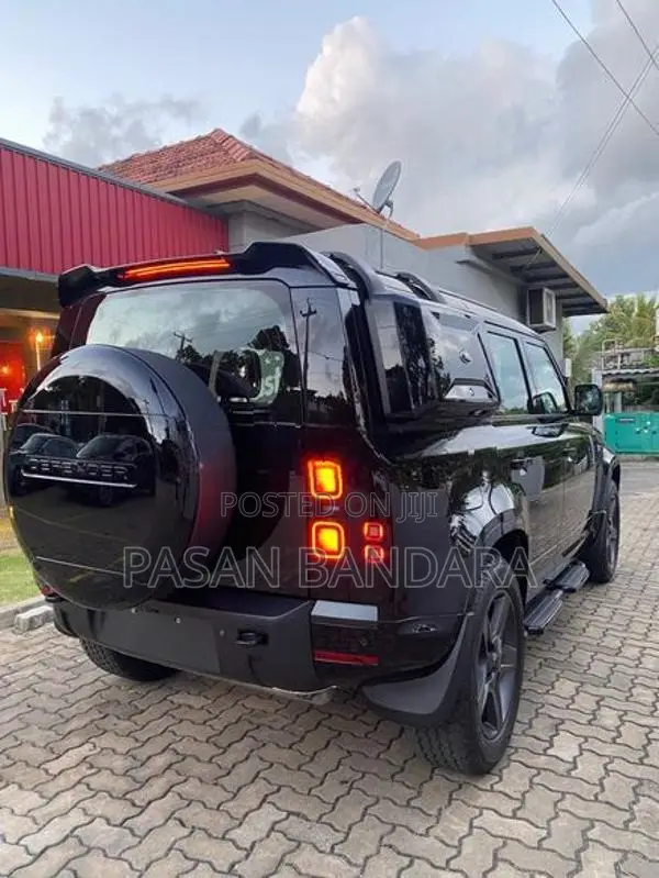 Land Rover Defender 2026