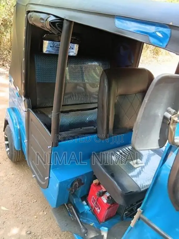 Bajaj RE 2010