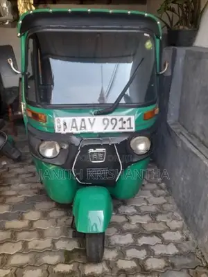 Bajaj RE 2015