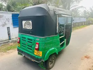 Bajaj RE 2018