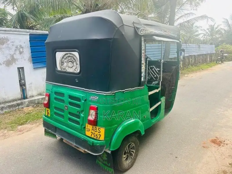 Bajaj RE 2018