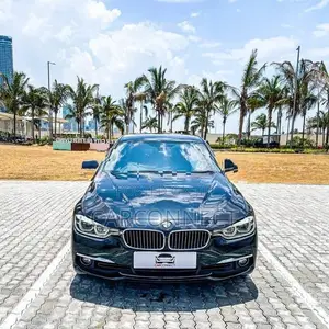 BMW 318i Luxury Line 2016