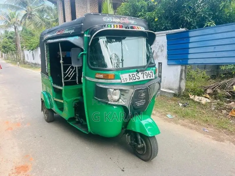 Bajaj RE 2018