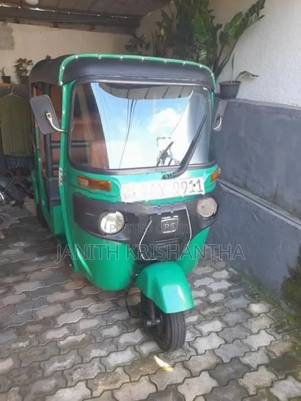 Bajaj RE 2015