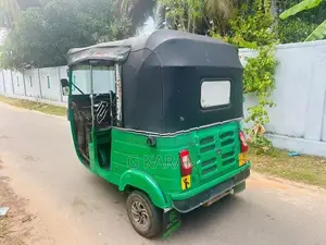 Bajaj RE 2018