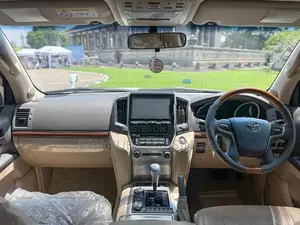 Toyota Land Cruiser V8 Parliament Unreg 2013