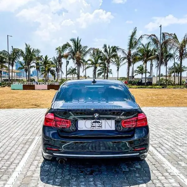 BMW 318i Luxury Line 2016