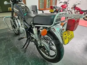 Suzuki GN 125 2017