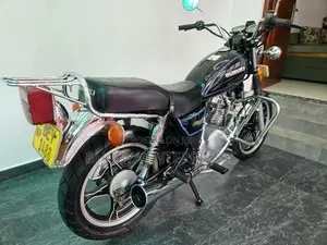 Suzuki GN 125 2017