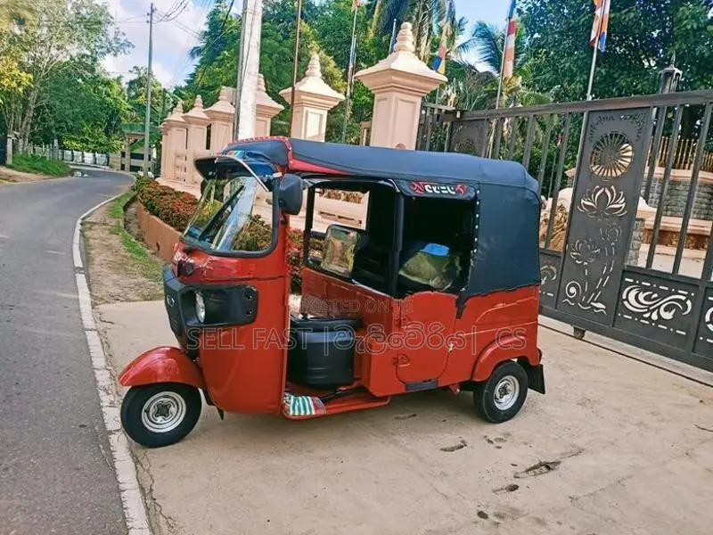 Bajaj RE 4Stroke Three wheel 2025