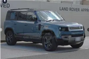 Land Rover Defender X-Dynamic SE110 P300 2025