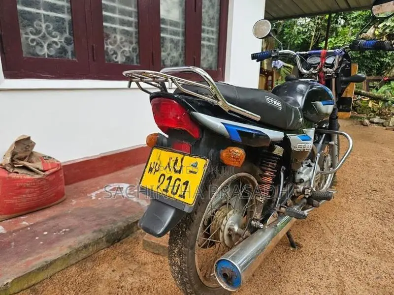 Bajaj CT100 2012