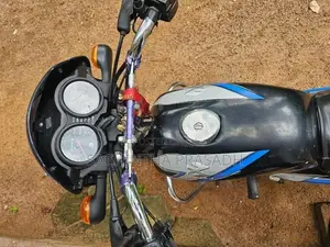 Bajaj CT100 2012