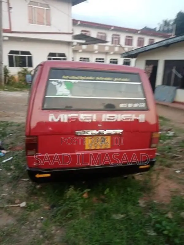 Mitsubishi L300 Delica 1983