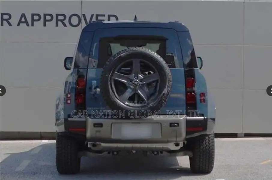 Land Rover Defender X-Dynamic SE110 P300 2025