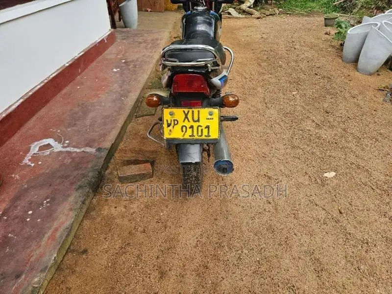 Bajaj CT100 2012