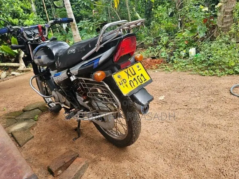 Bajaj CT100 2012