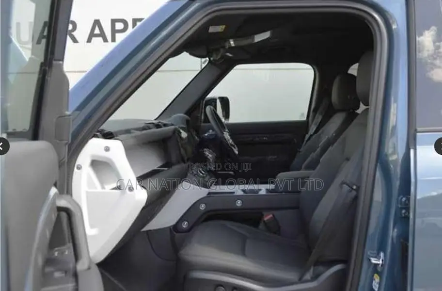 Land Rover Defender X-Dynamic SE110 P300 2025