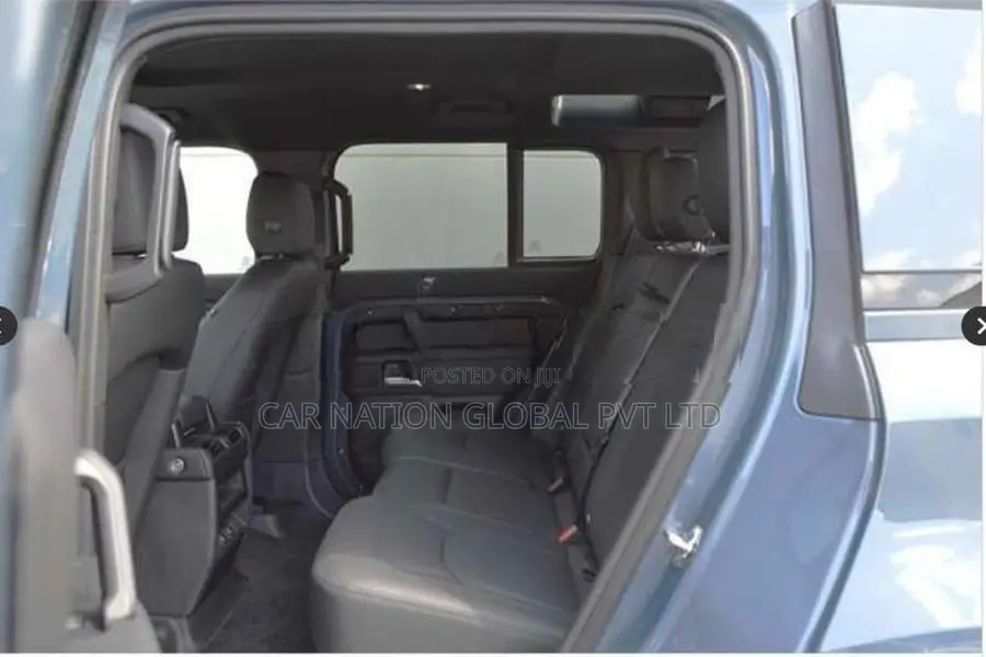Land Rover Defender X-Dynamic SE110 P300 2025