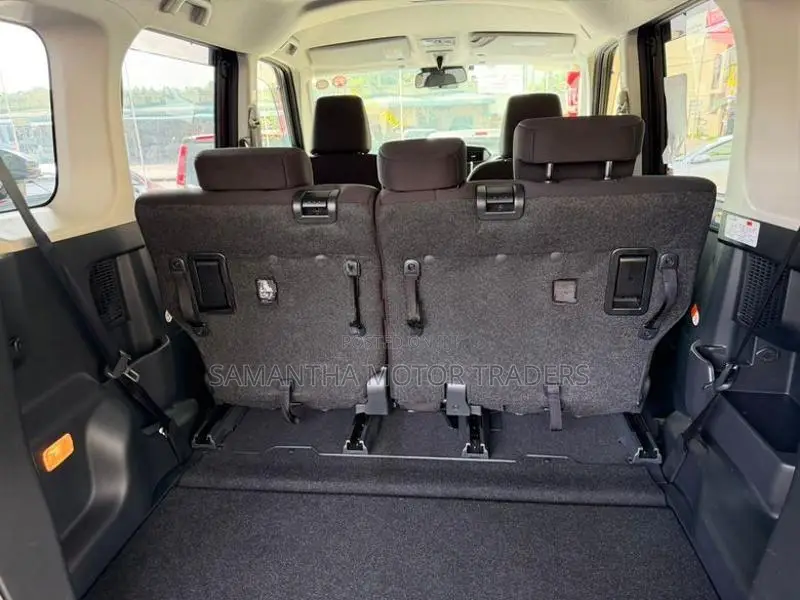 Toyota Roomy Custom G 2023