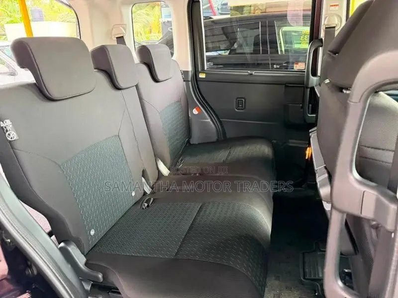 Toyota Roomy Custom G 2023