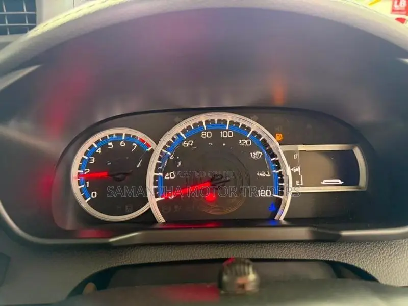 Toyota Roomy Custom G 2023