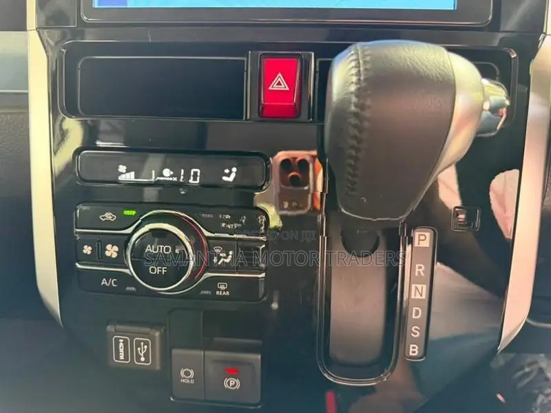 Toyota Roomy Custom G 2023