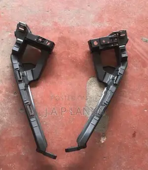 Vezel 2018 Headlight Retainer