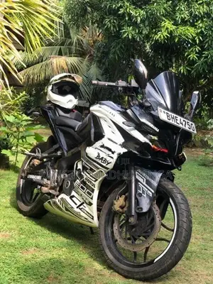 Bajaj Pulsar RS200 2018
