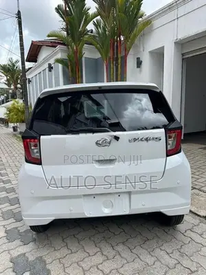 Daihatsu Mira Es SA 3 2026