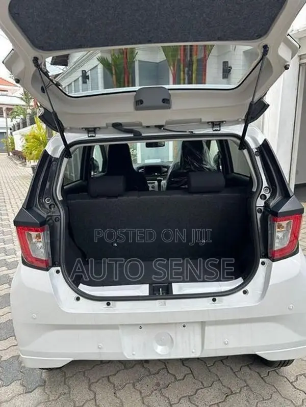 Daihatsu Mira Es SA 3 2026