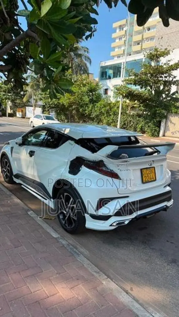 Toyota CHR NGX 10 2018