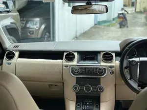 Land Rover Discovery 4 S 1ST Owner LOW KM 2015