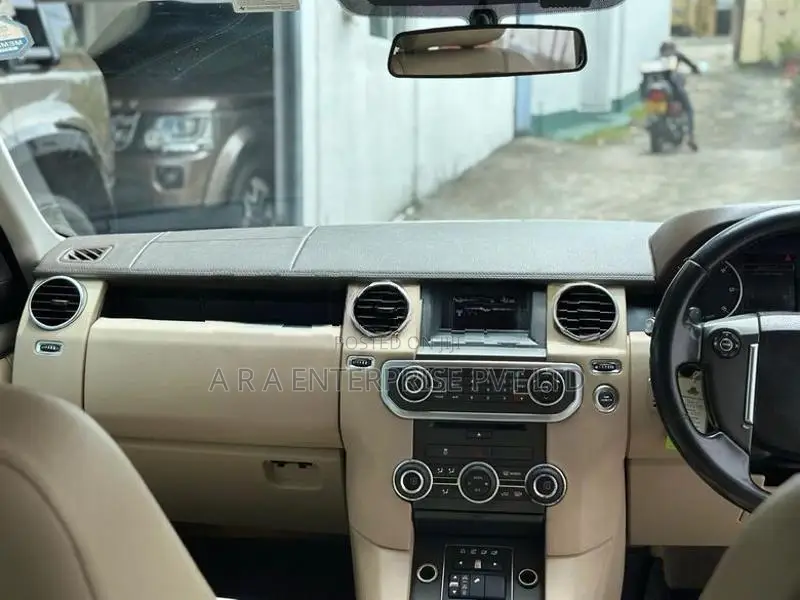 Land Rover Discovery 4 S 1ST Owner LOW KM 2015