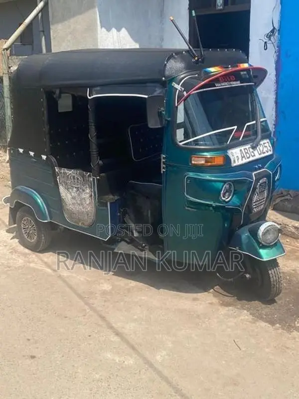 Bajaj RE 2015