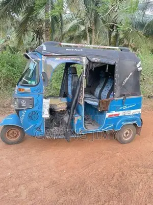 Bajaj RE 2015