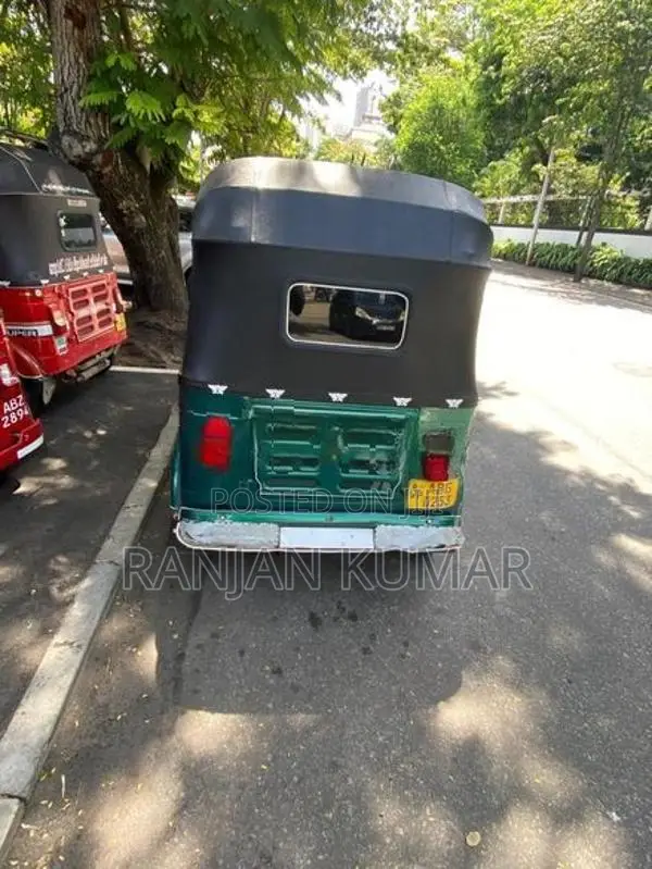 Bajaj RE 2015