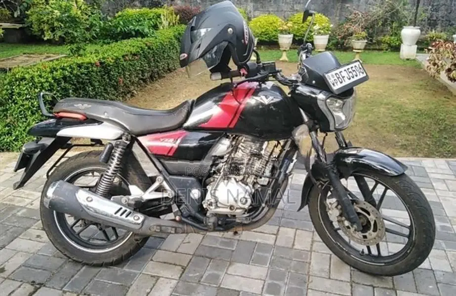 Bajaj V15 2016