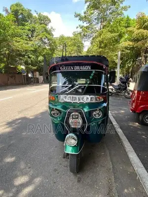 Bajaj RE 2015