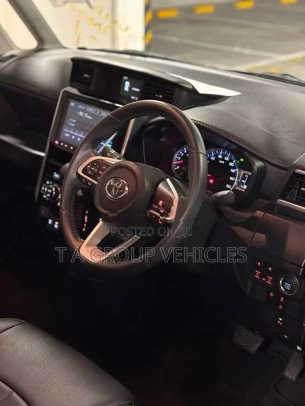 Toyota Roomy Custom G 2023