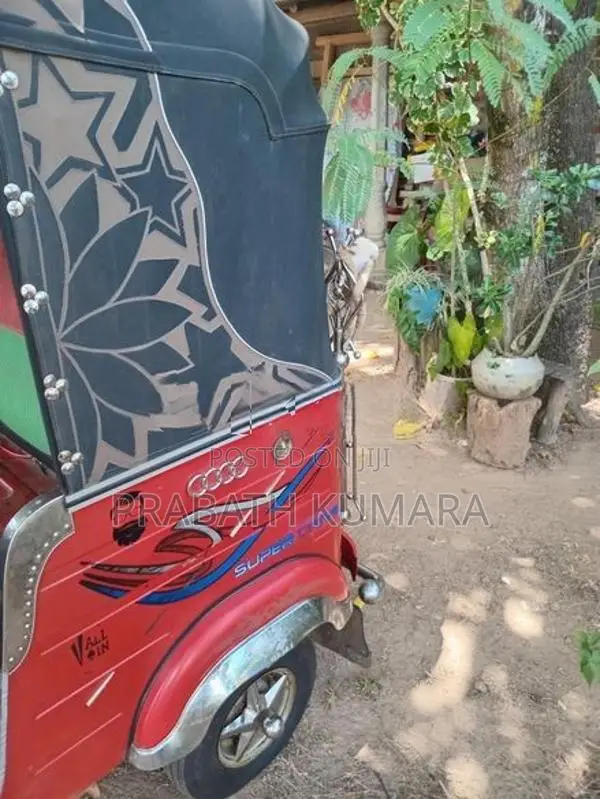 Bajaj RE 2016