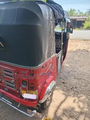 Bajaj RE 2016