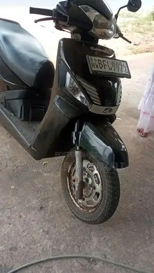 Mahindra Gusto 2017