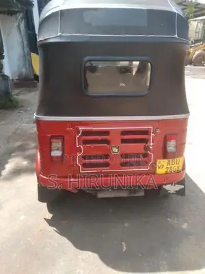 Bajaj RE 2019