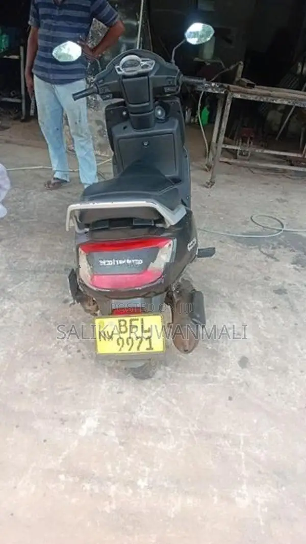 Mahindra Gusto 2017