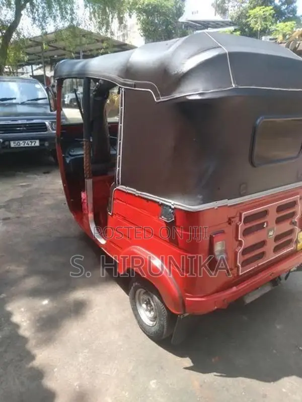 Bajaj RE 2019
