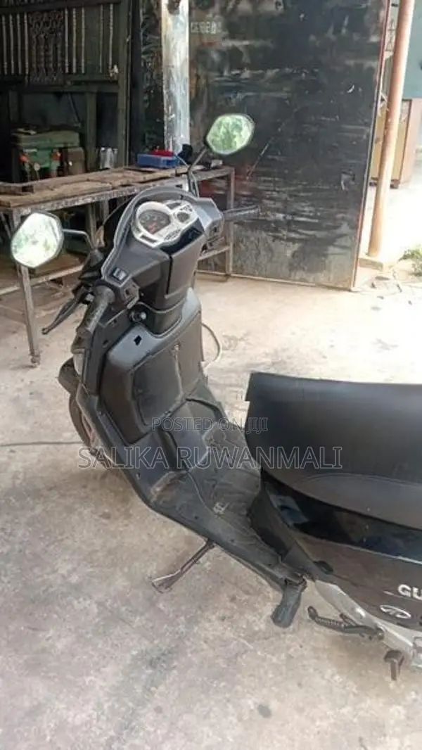 Mahindra Gusto 2017