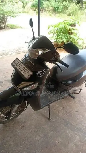 Mahindra Gusto 2017